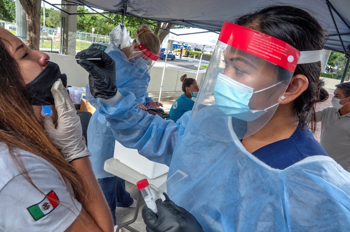 EU autorizó el uso de pruebas de saliva de coronavirus; no requieren equipo especial. (EFE)
