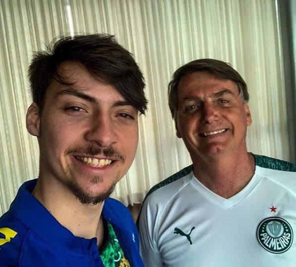 Renan Bolsonaro y Jair Bolsonaro. (Tomada de Qbolsonaro_jr)