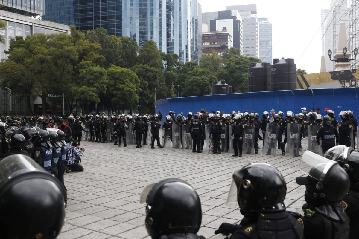 Desde el  Ángel de la Independencia al Zócalo capitalino se desplegarán a mil 870 uniformados | Ariana Pérez