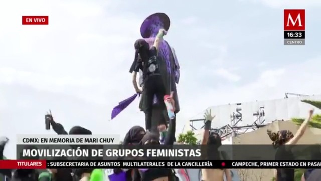 Contingente llega a la Glorieta Insurgentes para exigir justicia por el feminicidio de Mari Chuy