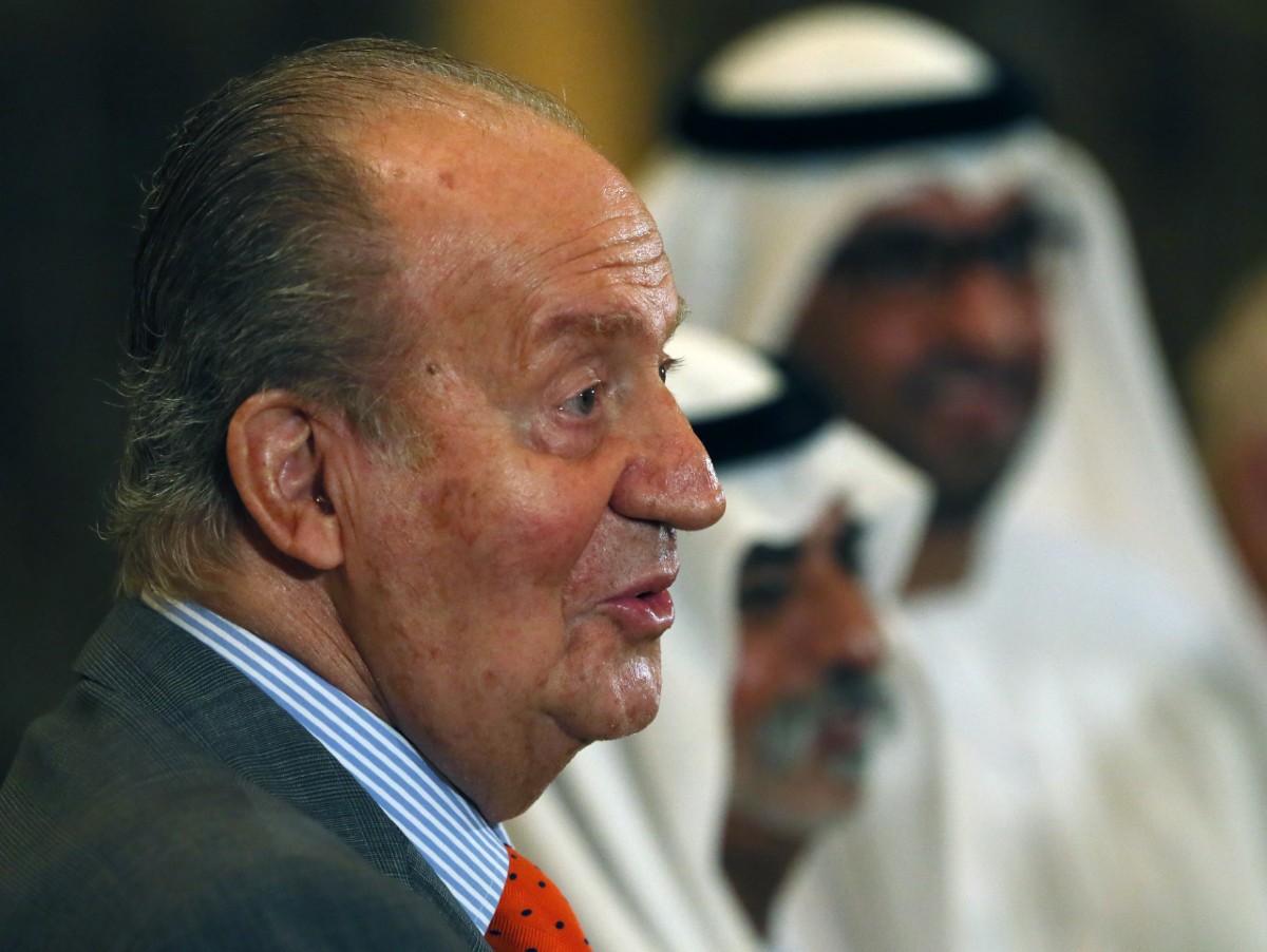 Juan Carlos fue visto por la prensa en el aeropuerto Abu Dubai. | Archivo AFP, abril de 2014