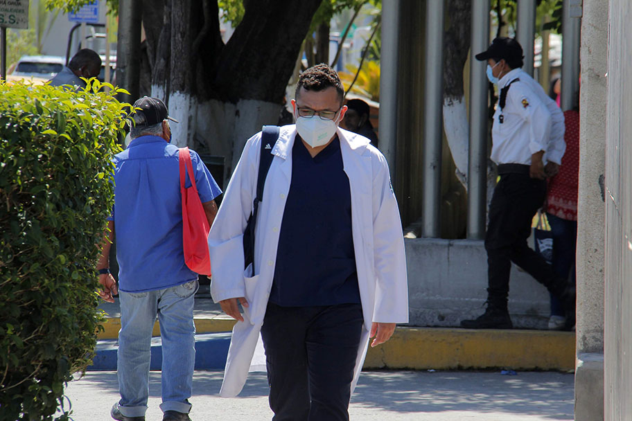 Médico del IMSS. (Manuel Guadarrama/Archivo)