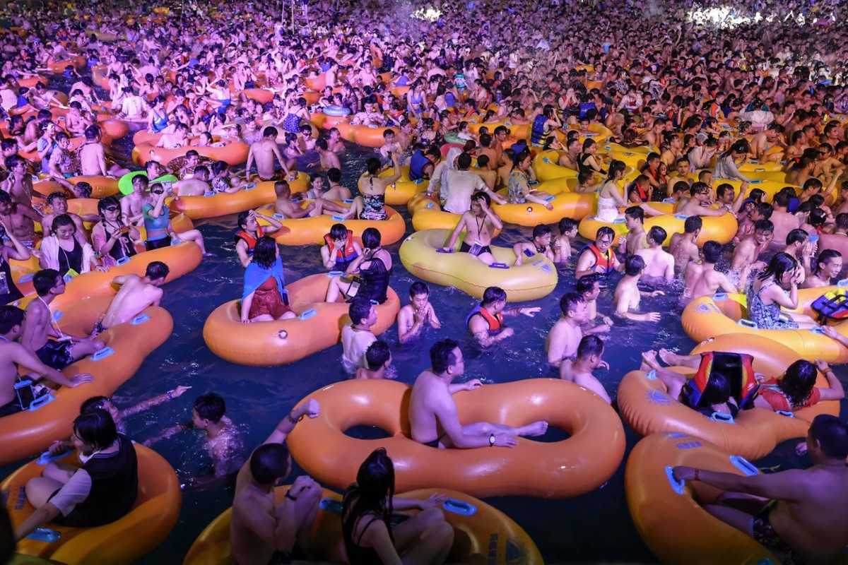 En Wuhan, esta fiesta contó con miles de asistentes. | AFP