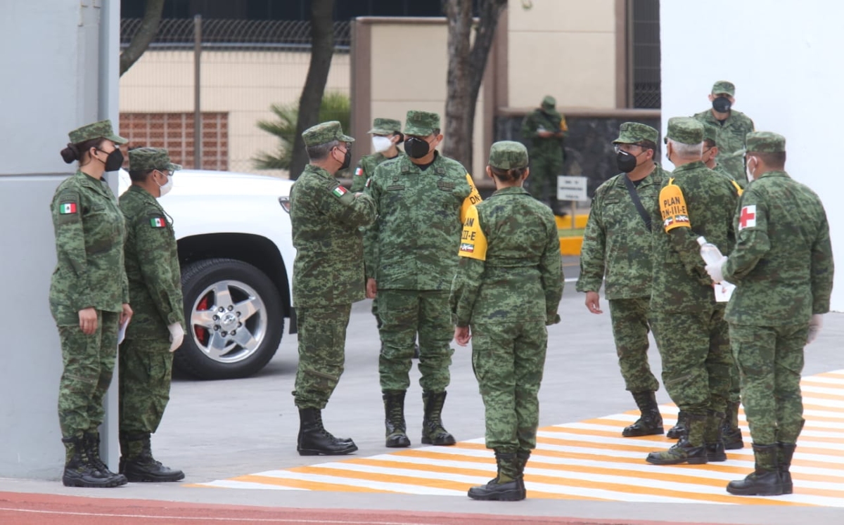 El acto duró menos de 20 minutos en el estadio de futbol de la Sedena.