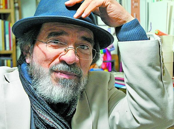 Para el autor, “el libro cultural está en papel y la gente sigue leyendo en impreso”. Especial