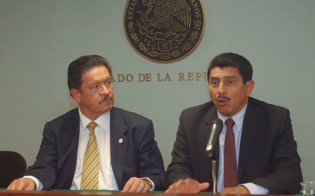 Carlos Navarrete Ruiz, y el senador del PRD, Salomón Jara Cruz. (Cuartoscuro)