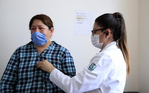 Médicos internos egresan del IMSS