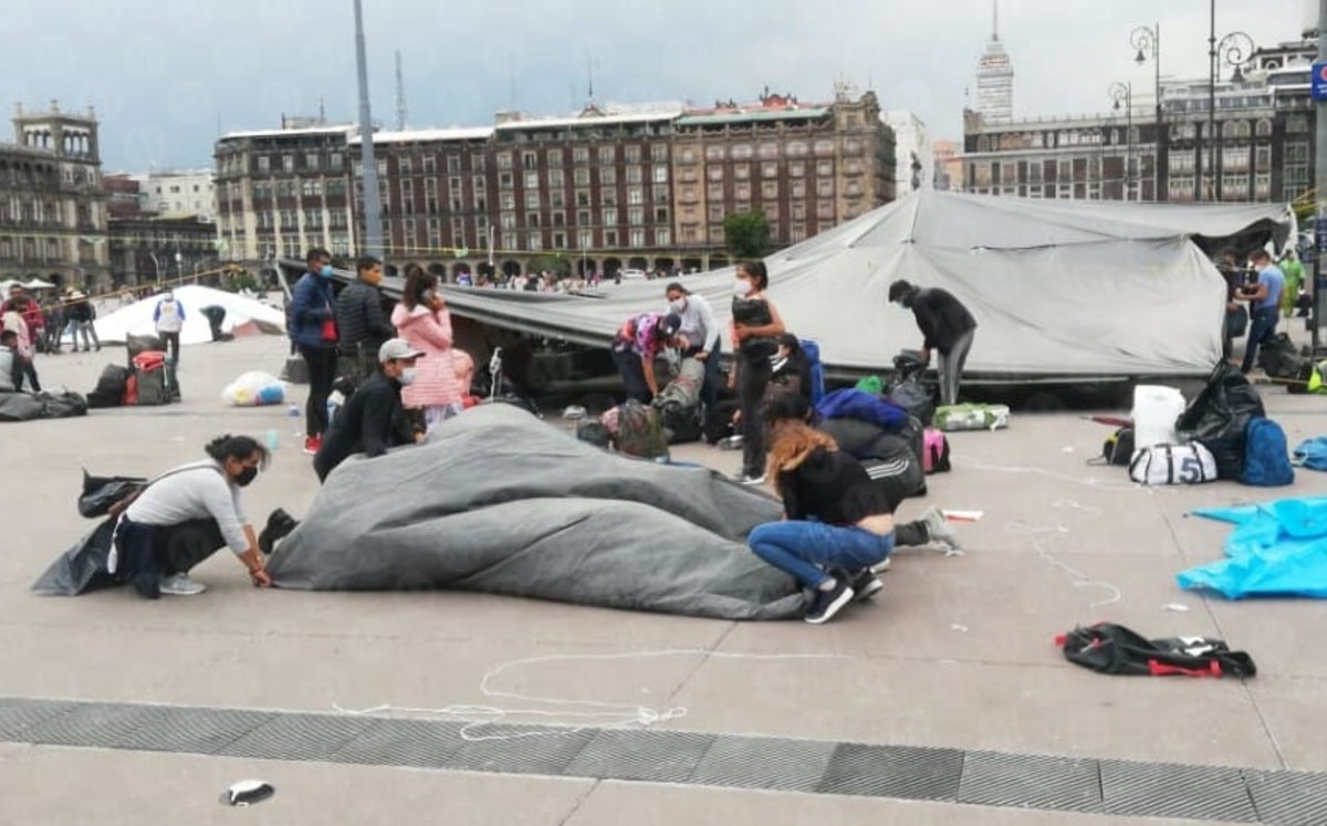 La CNTE retiró el plantón que mantenía en el Zócalo capitalino. (Jorge Becerril)