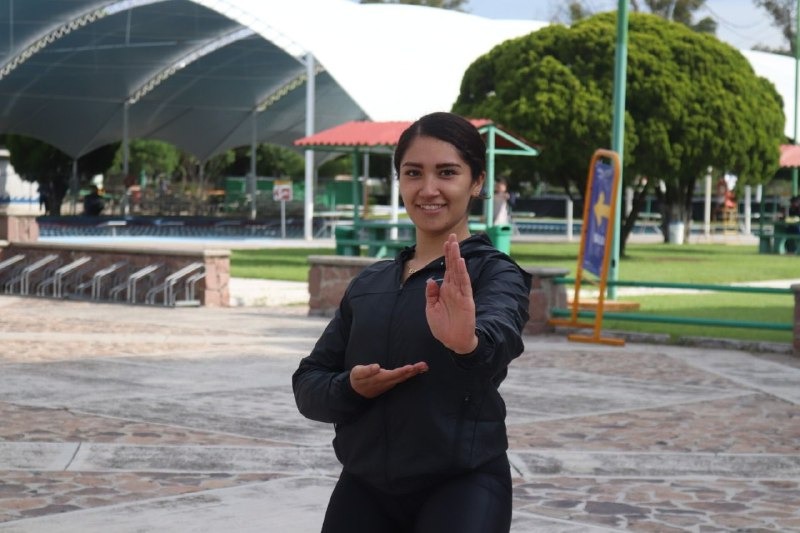 La karateca leonesa Cinthia de la Rue se adjudicó el título del Campeonato Nacional Virtual de Kata individual .