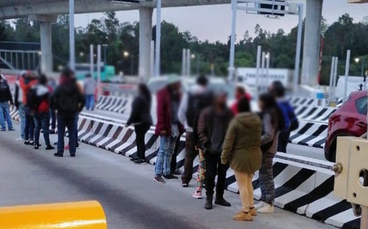 Los manifestantes liberaron la caseta sin pedir cooperaciones voluntarias. (César Velázquez)