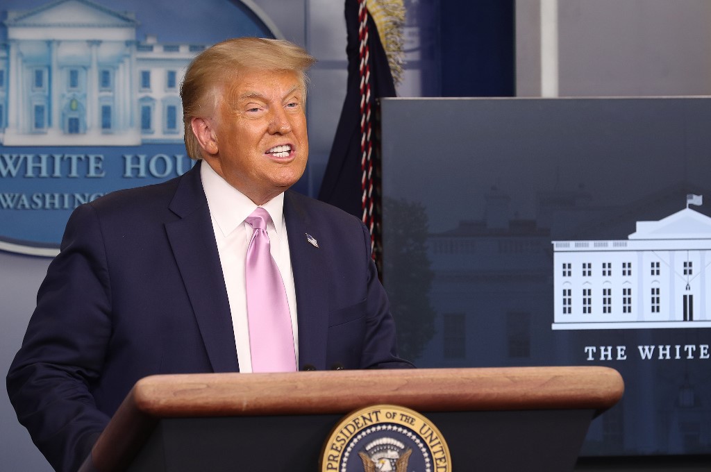 El presidente Donald Trump ha criticado desde el inicio de su administración al ex presidente Barack Obama. (AP)