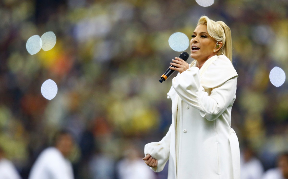 Yuri cantando el himno en la final del Apertura 2019 de la Liga MX (Imago7)