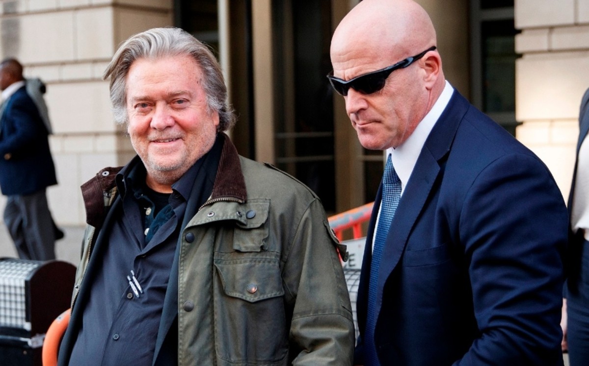 Arrestan a Steve Bannon, ex asesor de Trump, por fraude sobre muro fronterizo