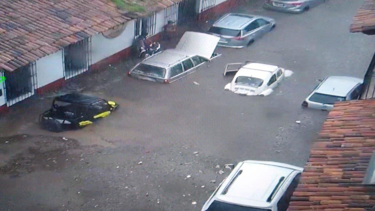 La calle Joaquín Arcadio Pagaza que fue la que mayores daños. (Especial)
