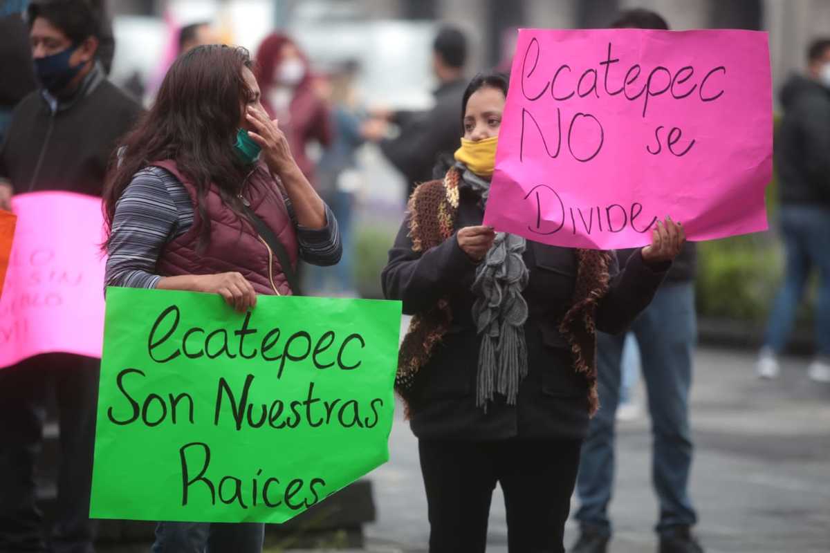 Desde temprano llegaron al Congreso mexiquense. (Tania Contreras)