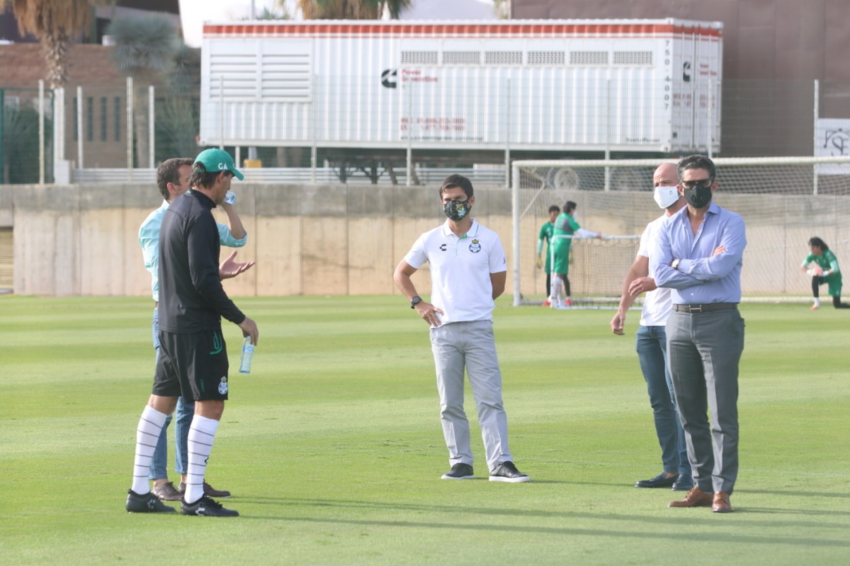 También estuvo presente Dante Elizalde, presidente ejecutivo de Club Santos. (@clubsantos)