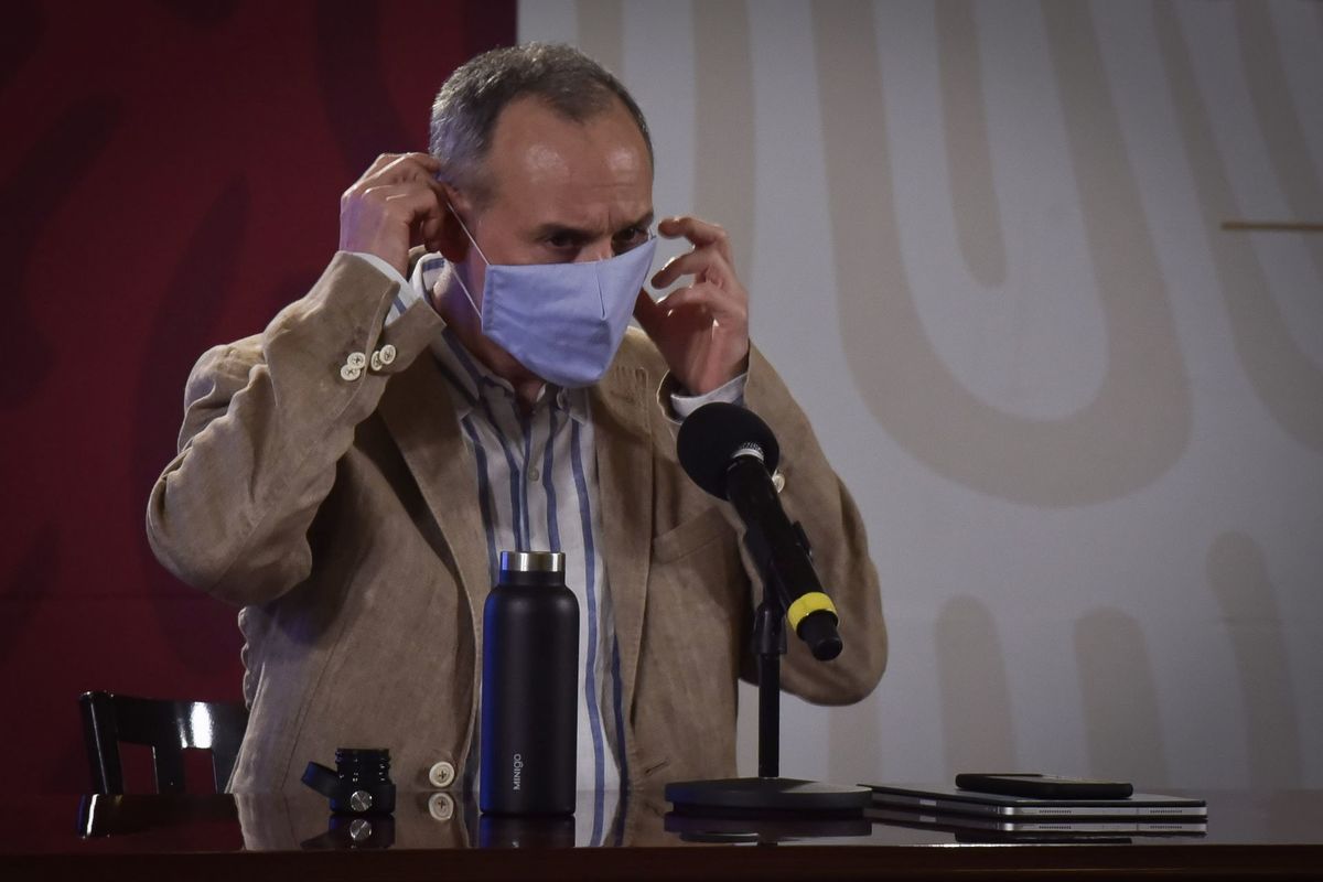 El subsecretario de Salud, Hugo López-Gatell, usó cubrebocas durante la conferencia. (Cuartoscuro)