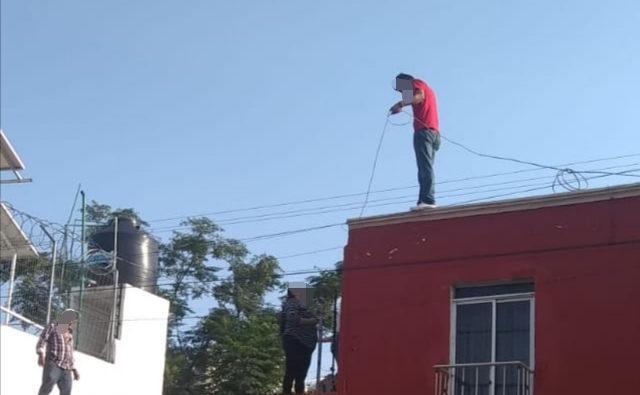 El hombre descendió y fue canalizado al Hospital de Salud Mental. (Notivox Digital)