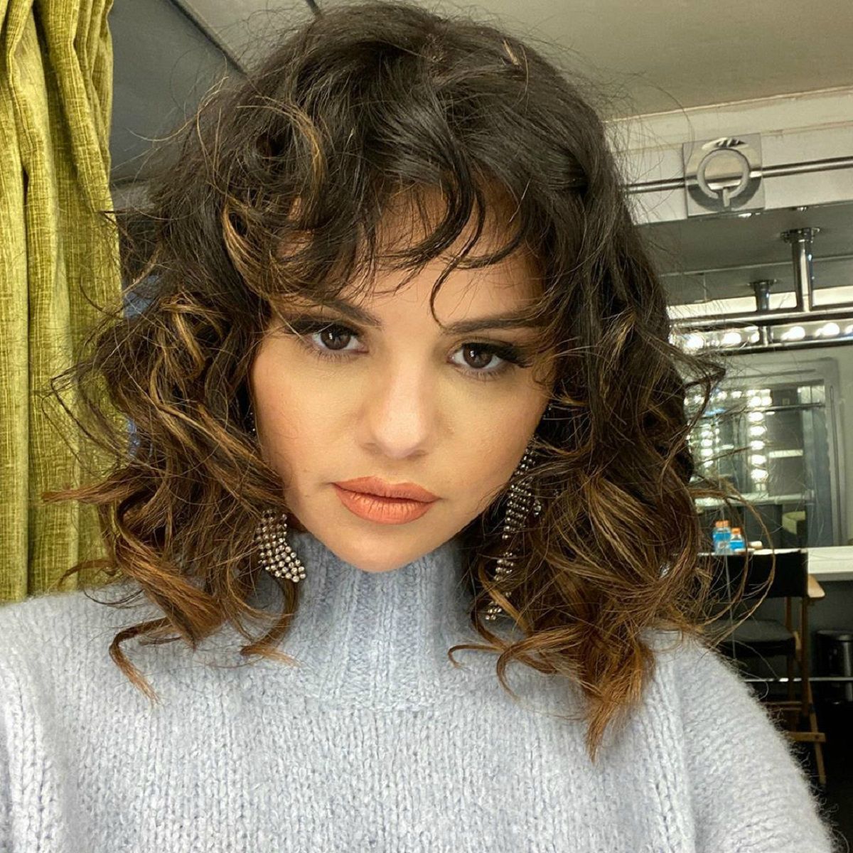 En su programa de cocina, Selena Gomez tuvo problemas para realizar la receta (Instagram).