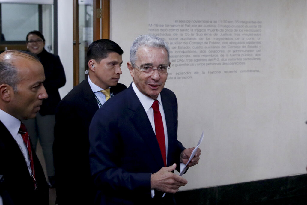 Álvaro Uribe gobernó Colombia de 2002 a 2010. (AP)