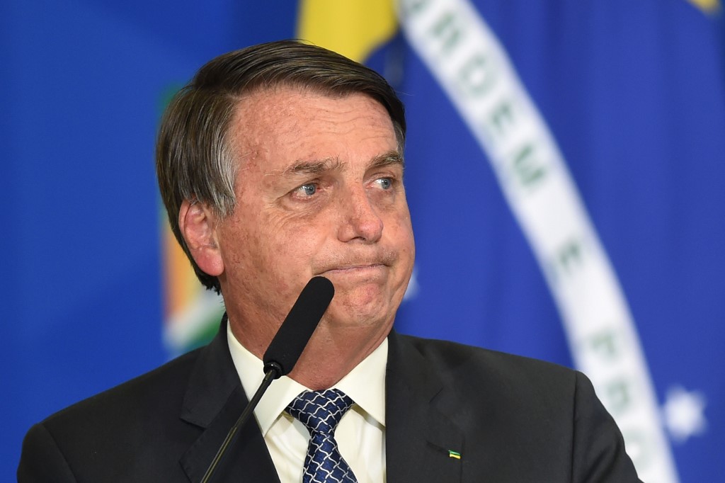 Jair Bolsonaro se ha mostrado de forma crítica contra la prensa que lo cuestiona. (AP)