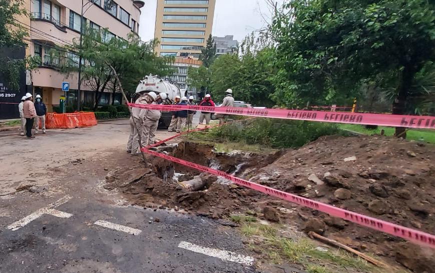 Personal de Pemex y bomberos atendieron la emergencia./ Rogelio López