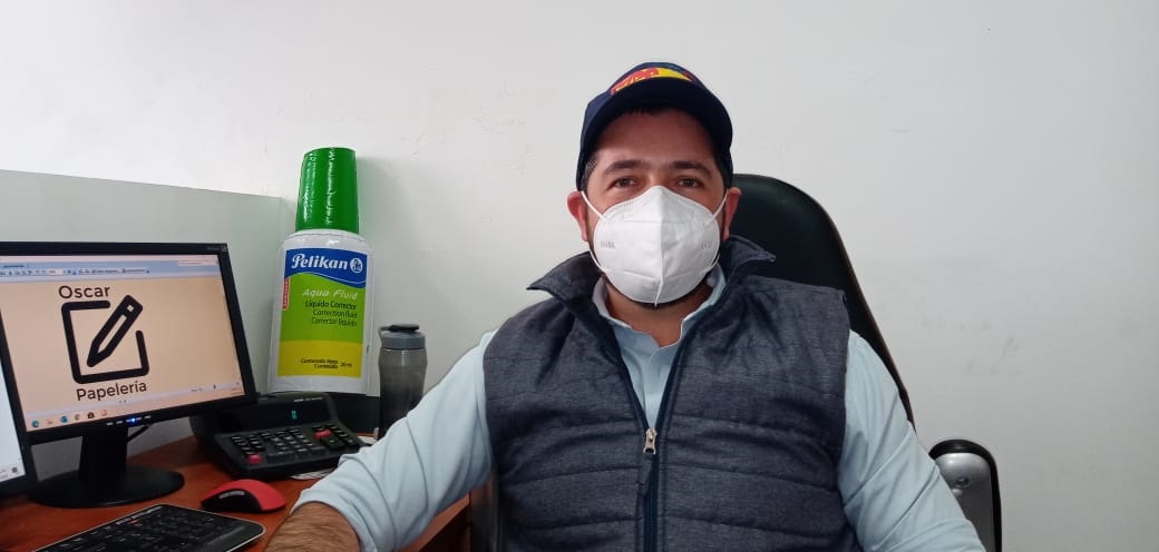 El propietario de la conocida papelería "Óscar" reconoció crisis ante el inicio de clases. (Especial)
