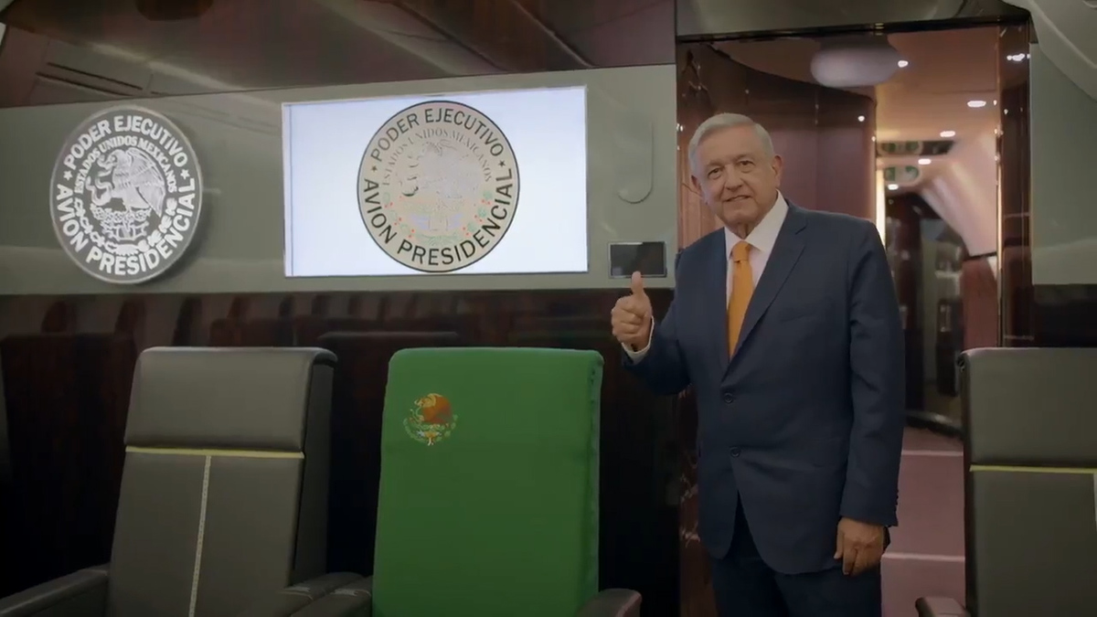 AMLO se sube al avión presidencial e invita a participar en la rifa