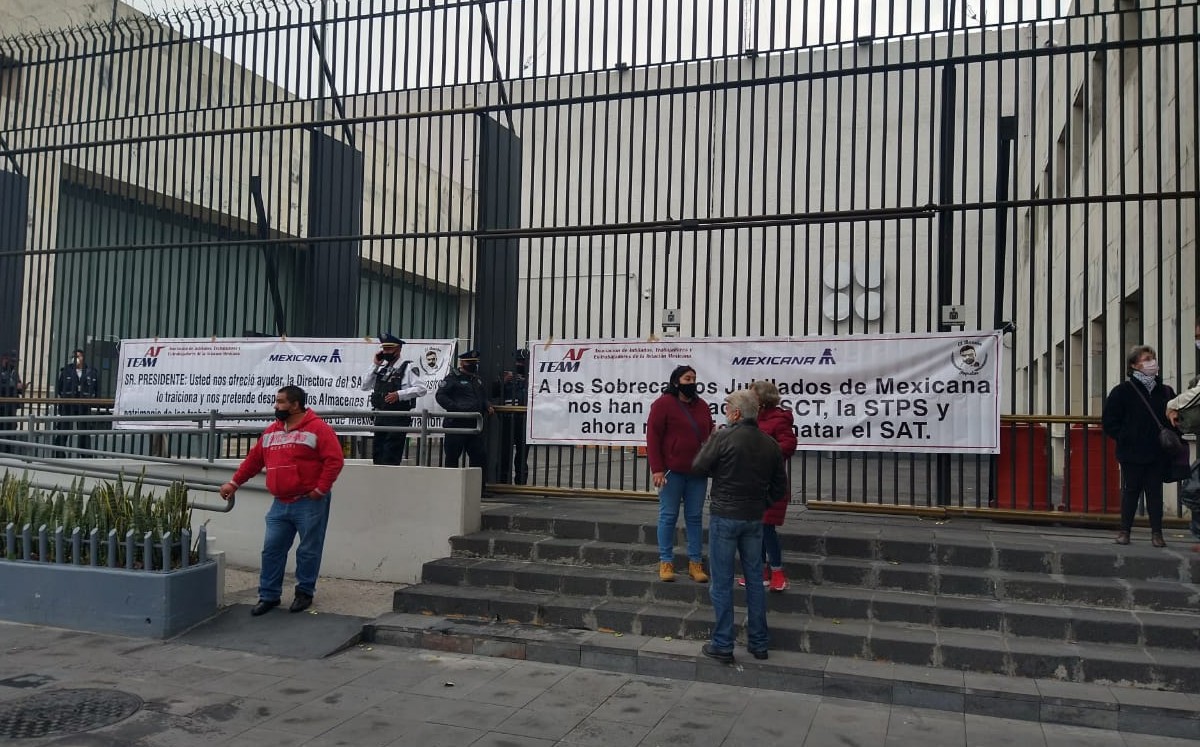 Exigen que sean recibidos por la directora del SAT, Raquel Buenrostro. (César Velázquez)
