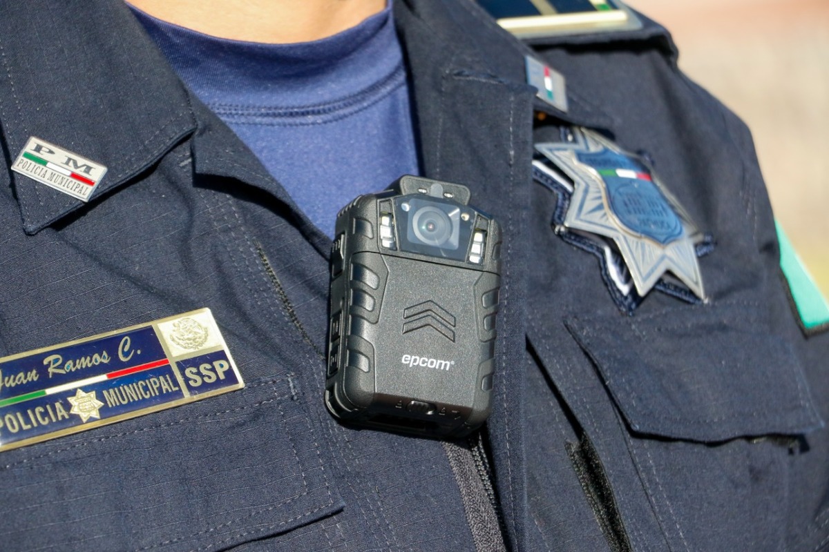 Policías de Pachuca reciben cámaras portátiles. (Cortesía)
