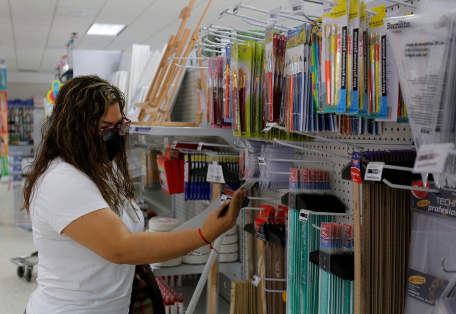 Se reporta una caída de más del 30% en las ventas de artículos de este período de regreso a clases. (Mauricio Román)