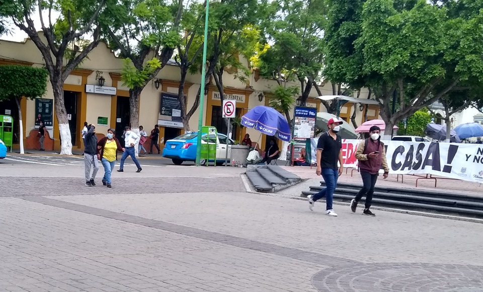 Empresarios solicitaron al ayuntamiento, hacer una campaña para presionar a la gente a que haga uso del cubrebocas. (Apolonia Amayo)