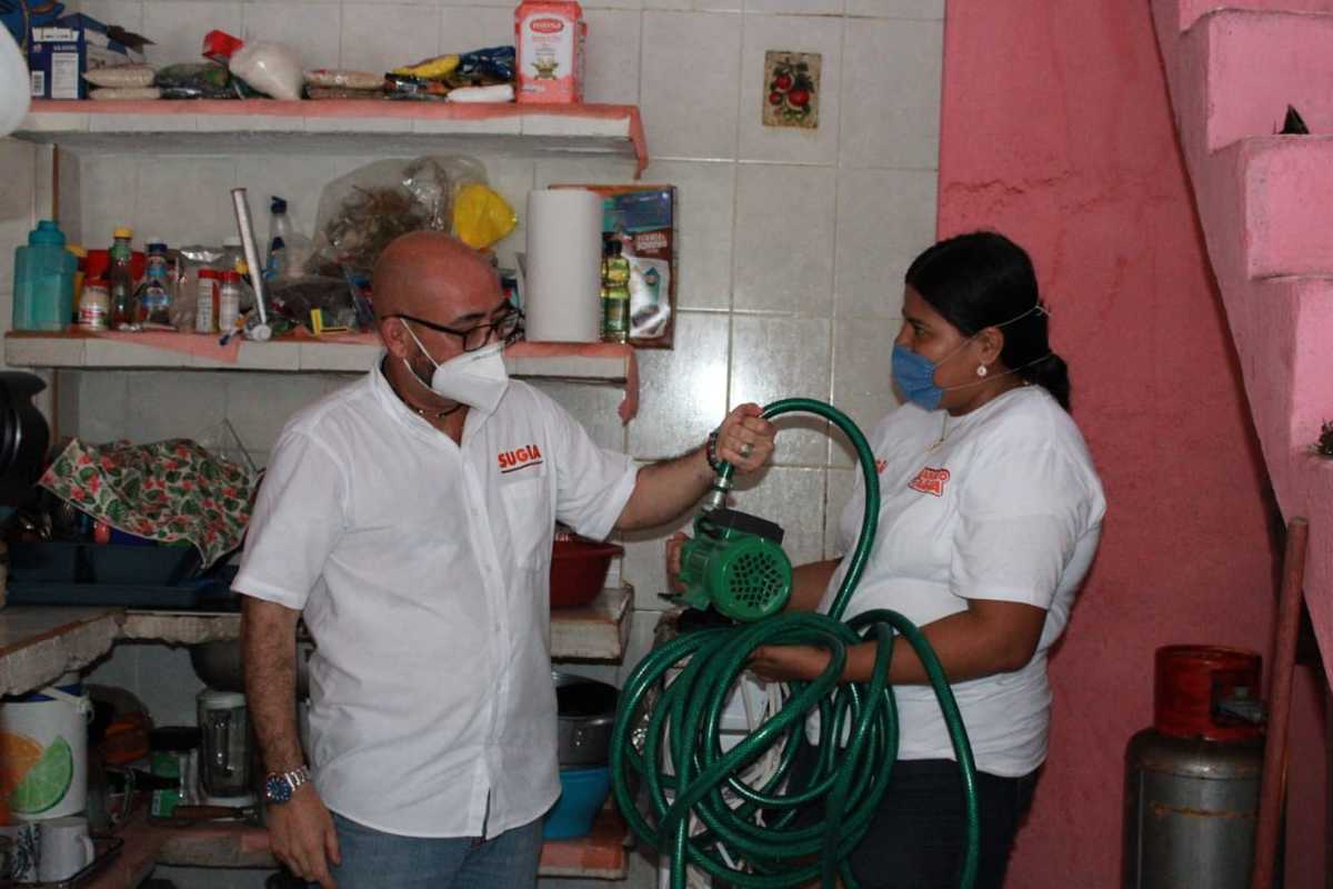 Familias han tenido que comprar bombas para abastecerse de agua. (Javier Trujillo)