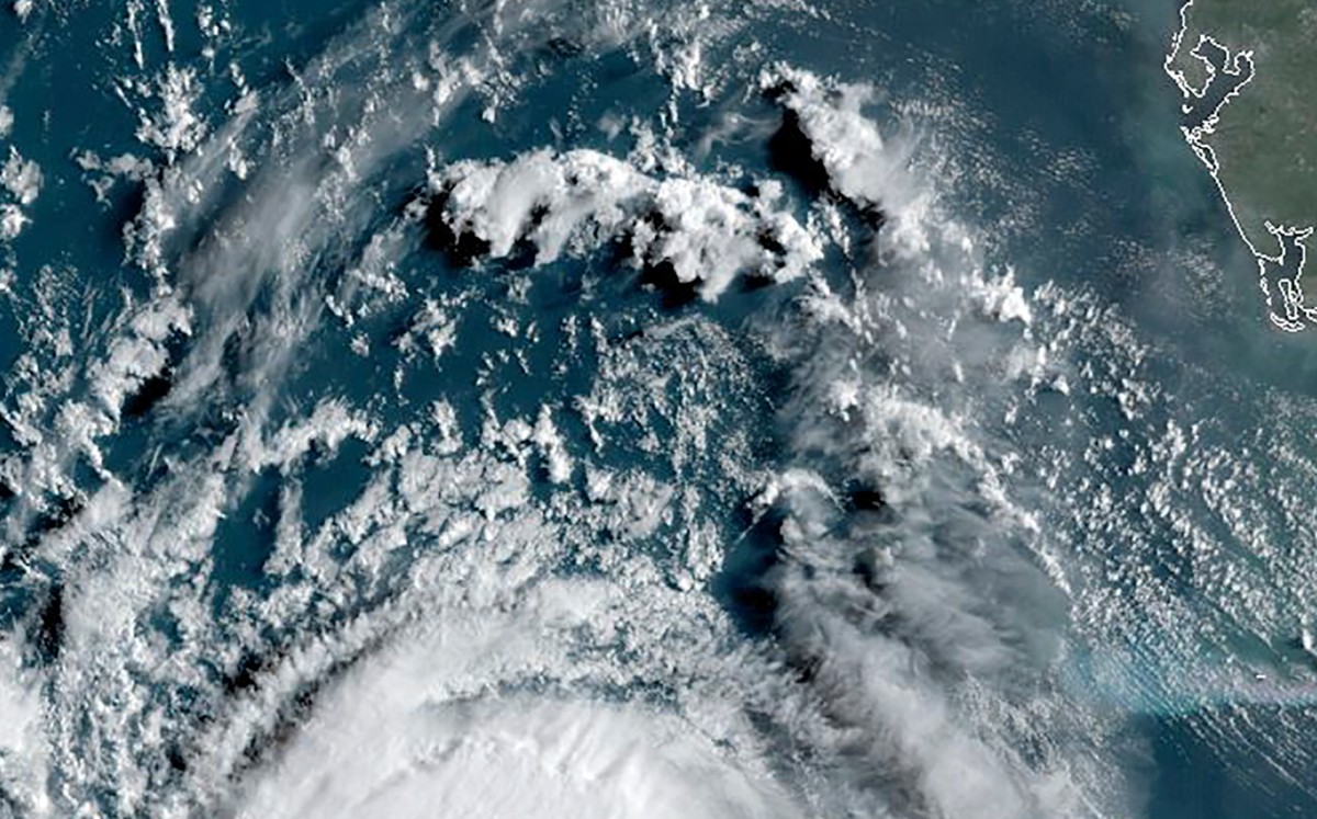 'Laura' se convirtió hoy en huracán en el Golfo de México, con vientos de 120 kilómetros por hora. (AFP)