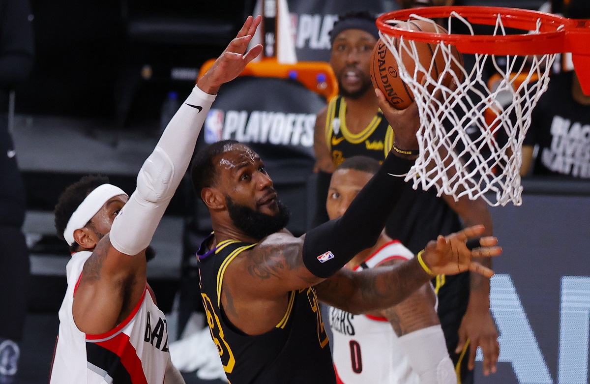 LeBron James y Lakers rinden homenaje a Kobe Bryant con triunfo en la NBA (AP)