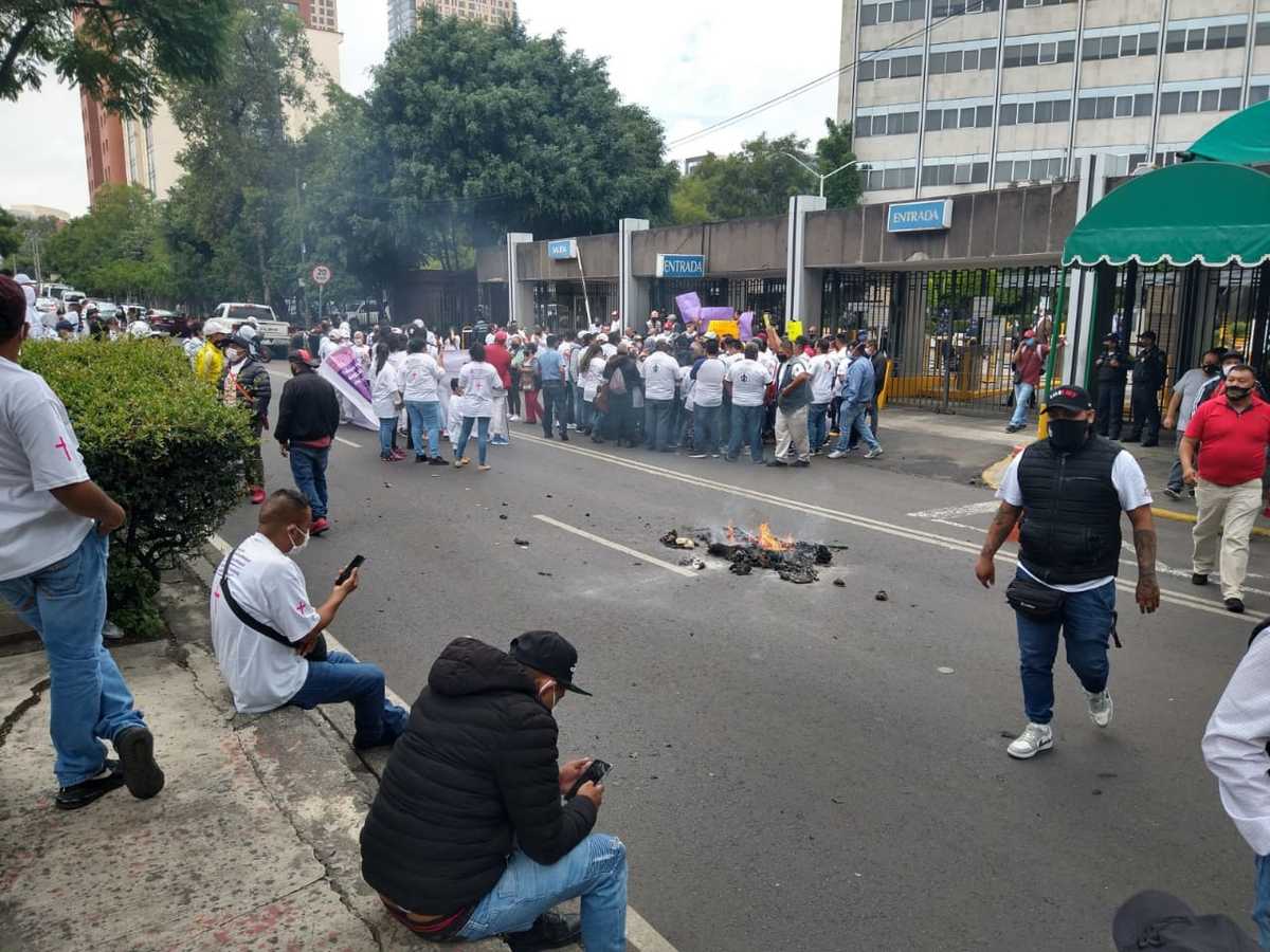 Los manifestantes bloquearon avenida Ejército Nacional, frente al acceso principal al hospital, a la altura de Lago Victoria. (César Velázquez)