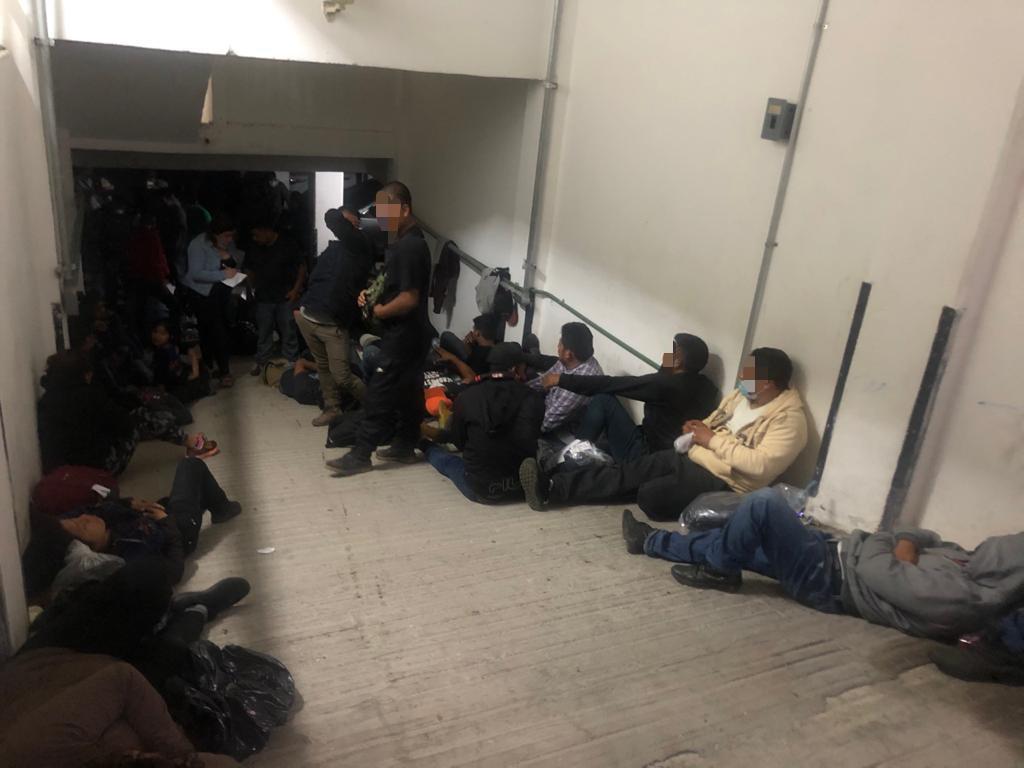 Los migrantes fueron trasladados al INM para recibir atención. (Abraham Jiménez)