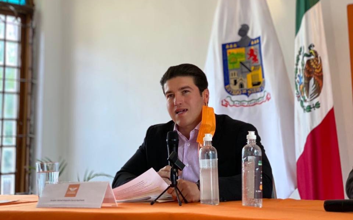 El senador Samuel García hoy, en una rueda de prensa. (Facebook)