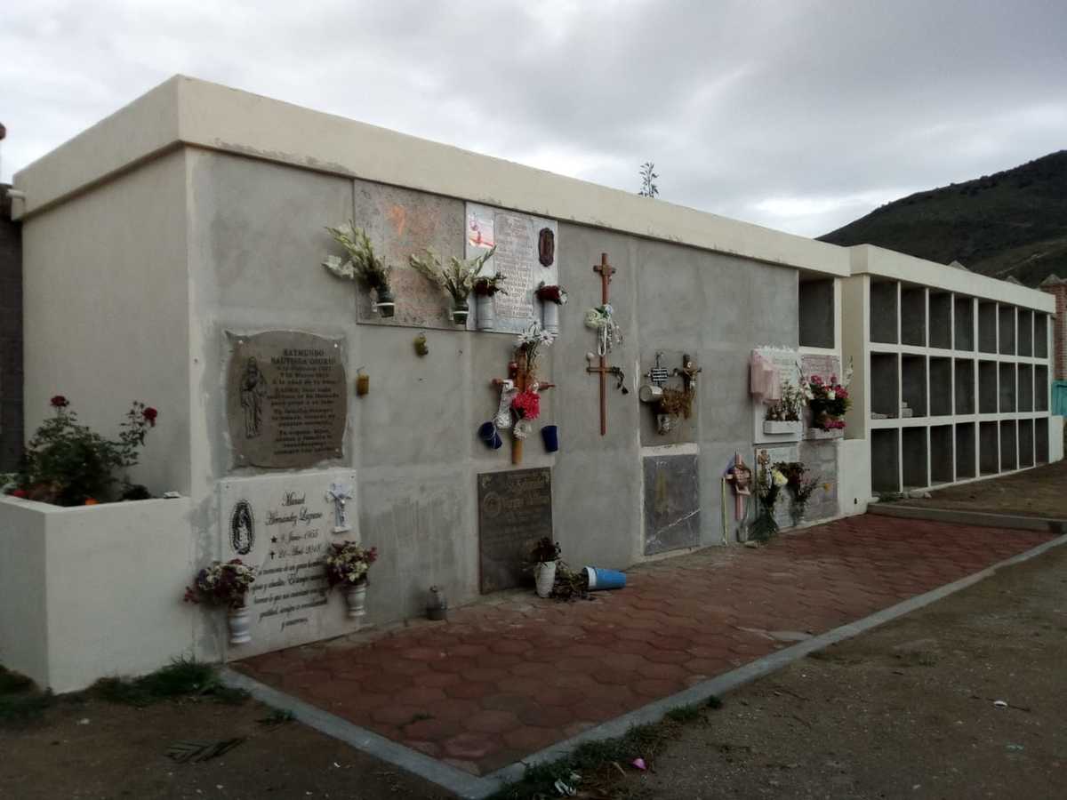 Gavetas en el panteón de Pachuca. (Especial)