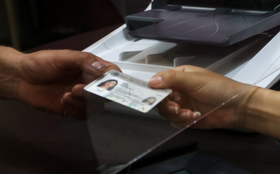 INE aprueba voto electrónico en el extranjero para 2021