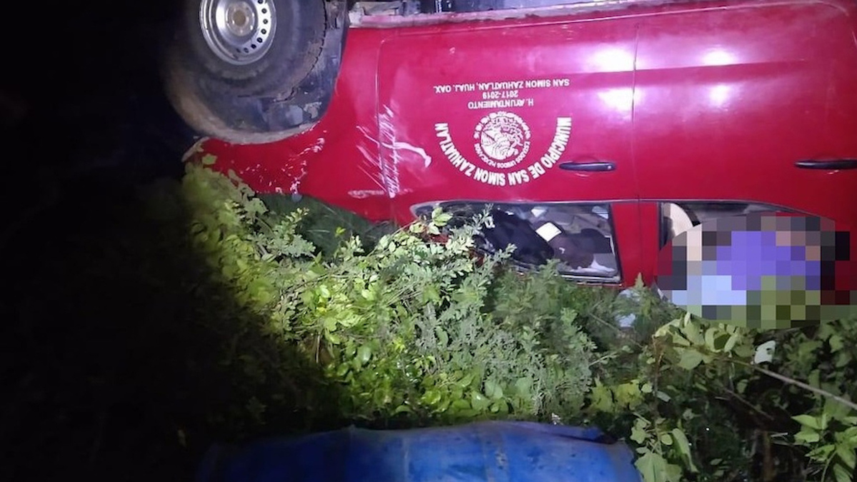 Muere en volcadura de auto el presidente municipal de San Simón Zahuatlán, Oaxaca