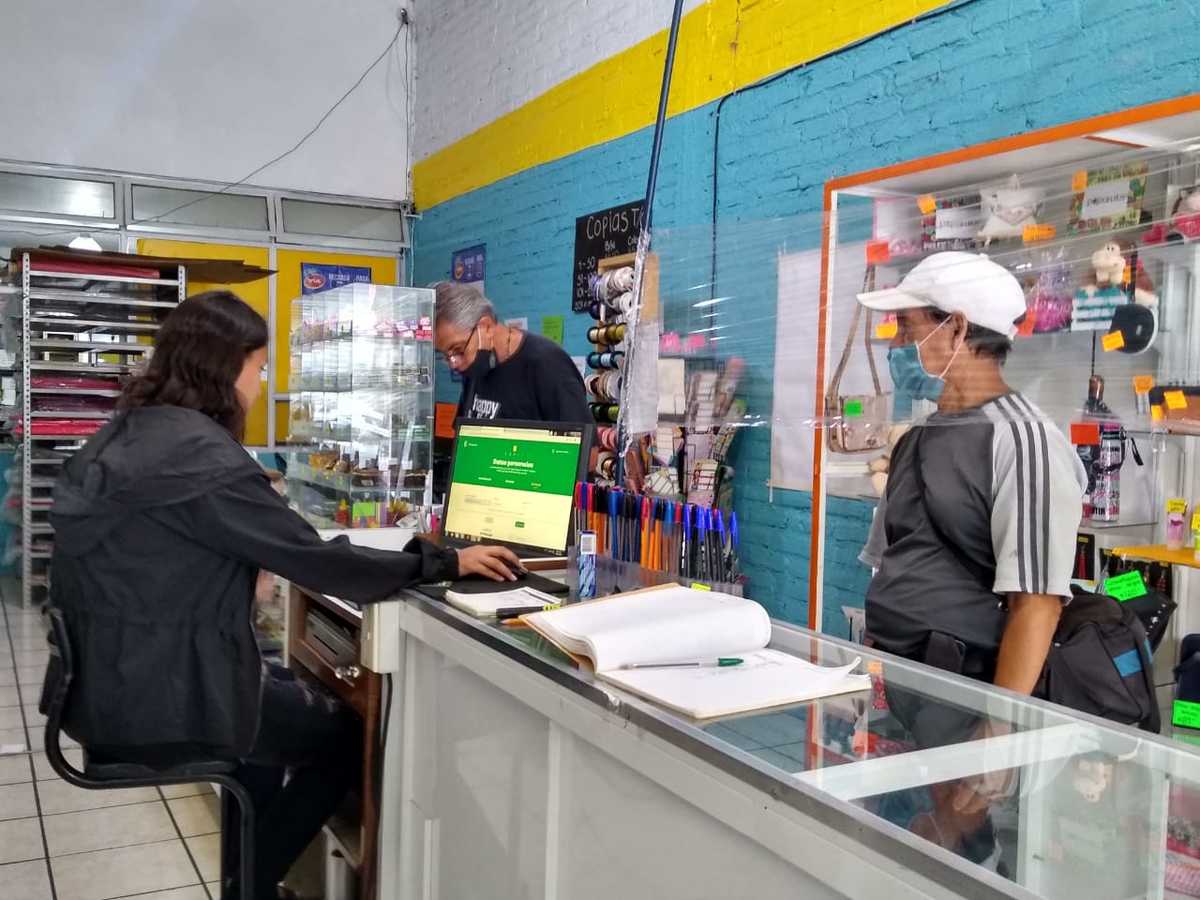 Una papelería de la colonia Moderna, comenzó a prestar el servicio para realizar el trámite. (María Ramírez)
