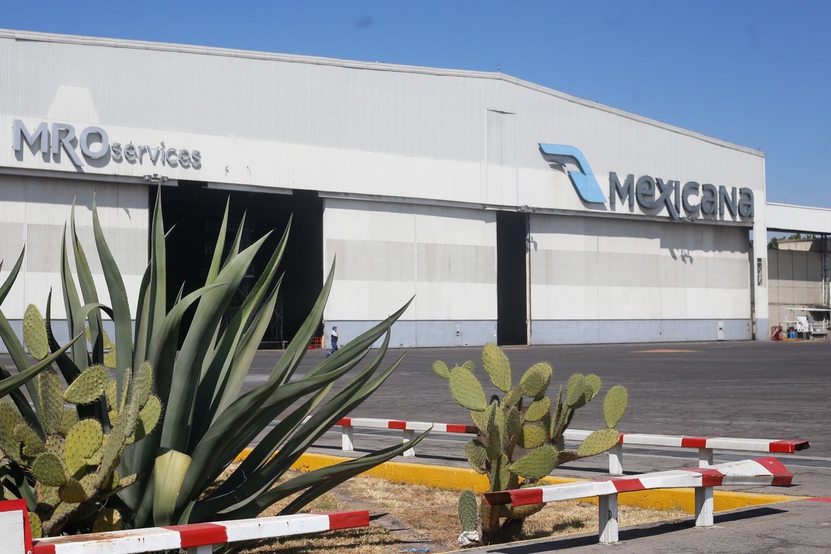 Fachada del Centro de Mantenimiento de aviones de Mexicana de Aviación (Araceli López)