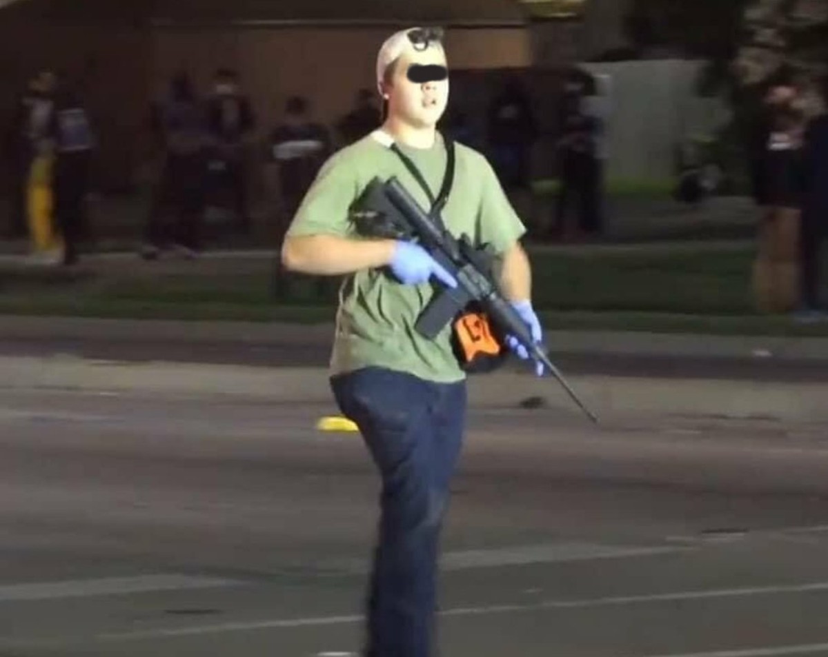 Kyle Rittenhouse fue grabado por varios asistentes en la protesta. | Captura Twitter