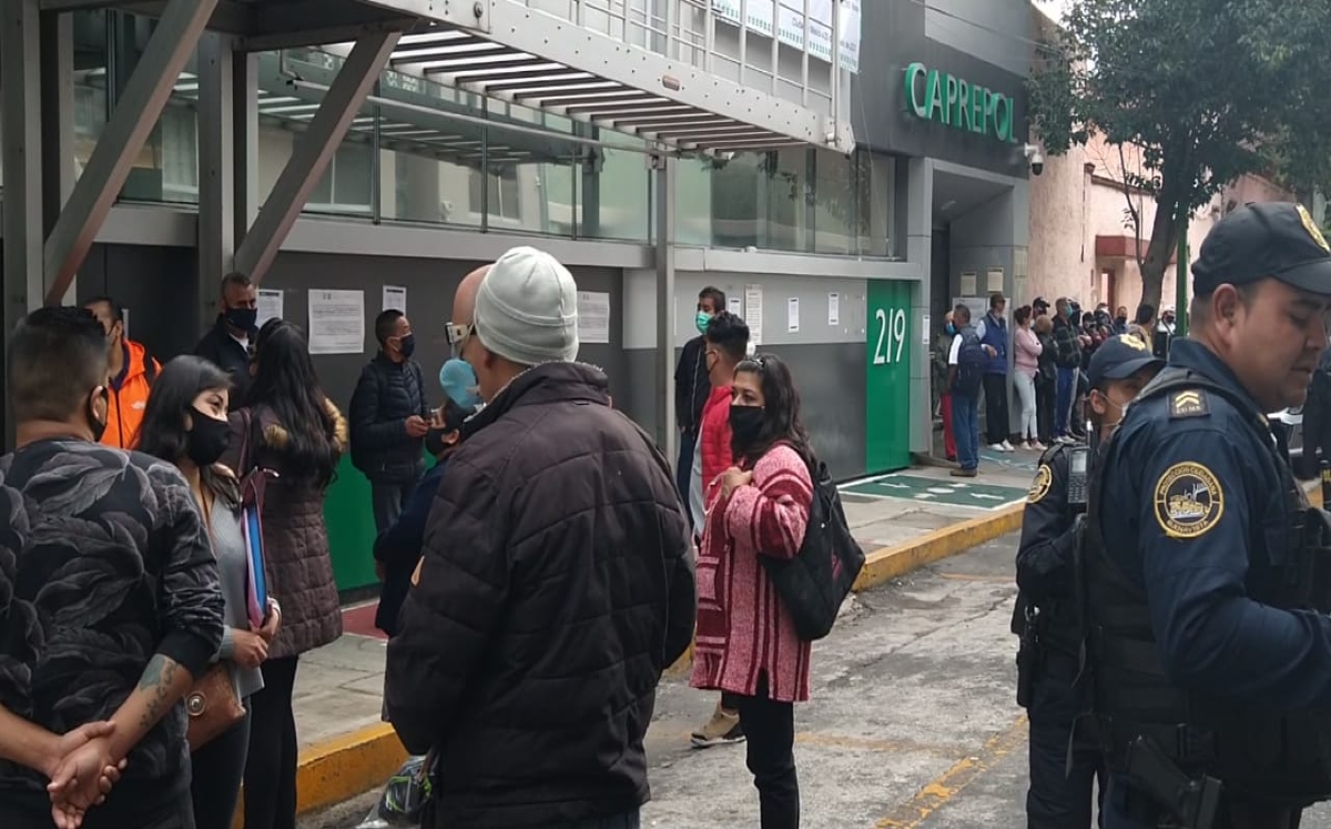 Los manifestantes advierten con bloquear el paso en Insurgentes./ César Velázquez