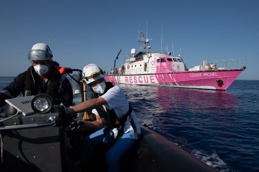 Banksy financia un barco para rescatar a migrantes en el Mediterráneo. (AFP)