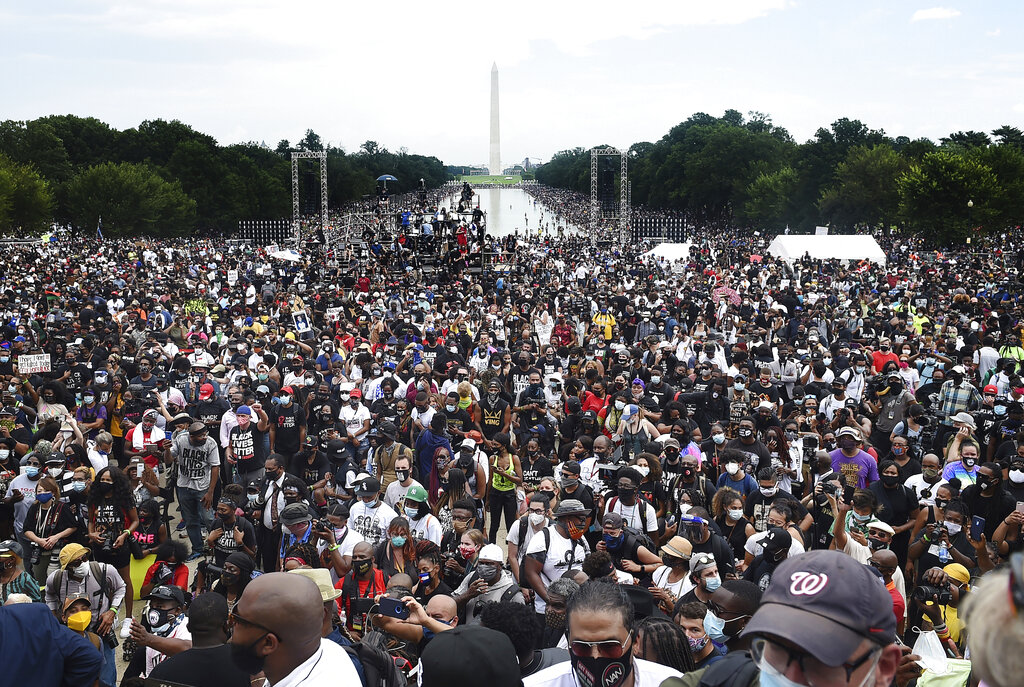 "Sin justicia no hay paz" fue el grito de guerra de miles de personas en Washington D.C. (AP)