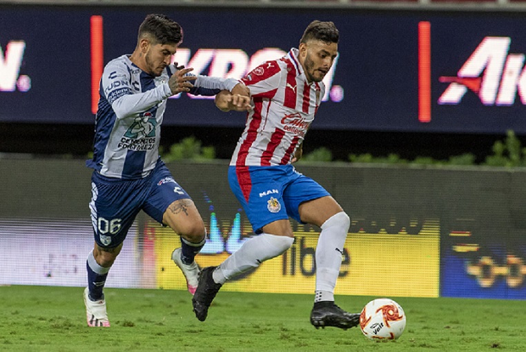 Alexis Vega arrancó el partido ante Pachuca (Mexsport)