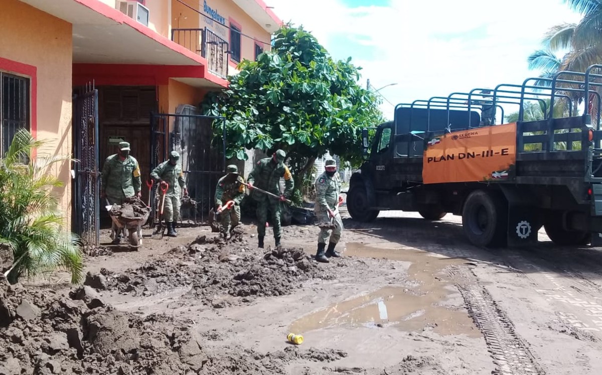 Plan DN-III en Jalisco tras el paso de la tormenta tropical 'Hernán'. (Especial)