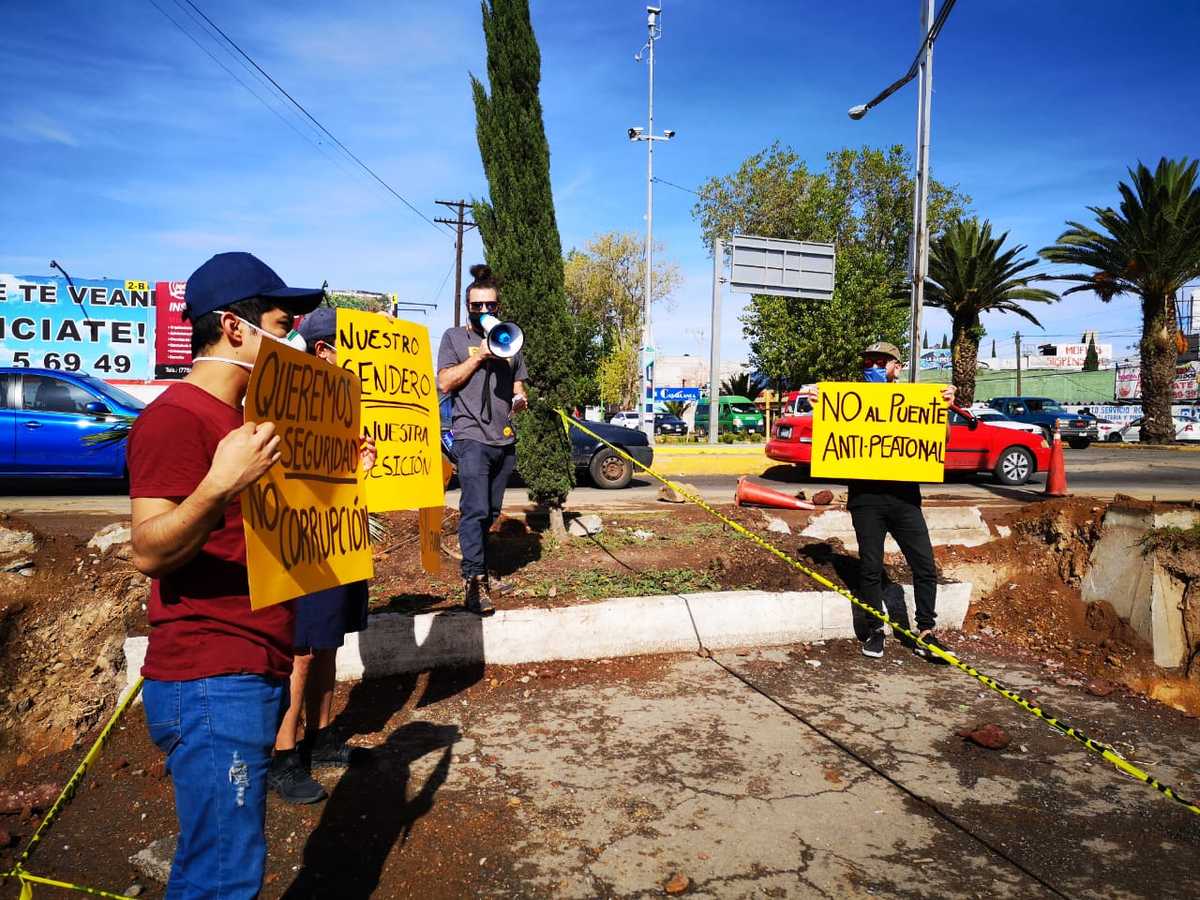 Protesta vecinal en calles de Tulancingo. (Cortesía)